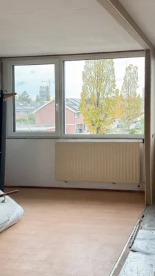 Nieuwe Aluplast 7000 NL ramen geplaatst in de woning in Zoetermeer – lichte ruimte na de vervanging van de kozijnen uitgevoerd door Avalanche Windows.