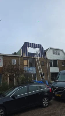 Opbouw van een extra verdieping tijdens de complete renovatie van een woning in Amstelveen